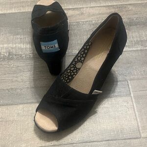 Toms Classic Black Wedges